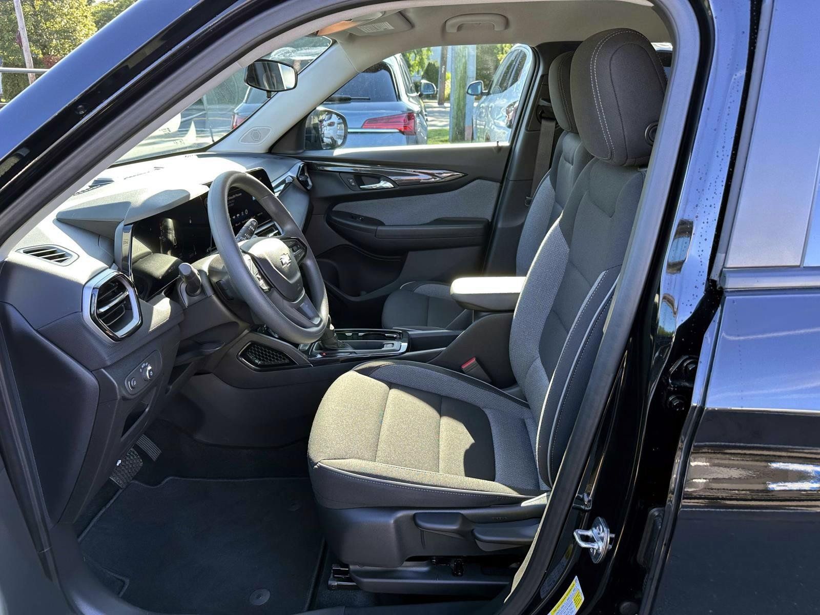 Used 2026 Chevrolet TrailBlazer LS w/ LS Convenience Package AWD/4WD image 11
