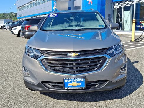 Used 2018 Chevrolet Equinox LT w/ Sun & Infotainment Package image 2