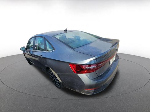 Used 2025 Volkswagen Jetta SE image 5