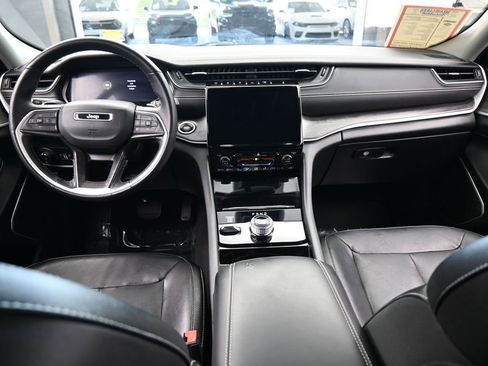 Used 2022 Jeep Grand Cherokee Limited image 39