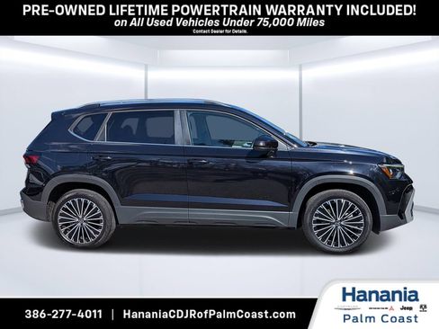 Used 2025 Volkswagen Taos SE FWD image 2
