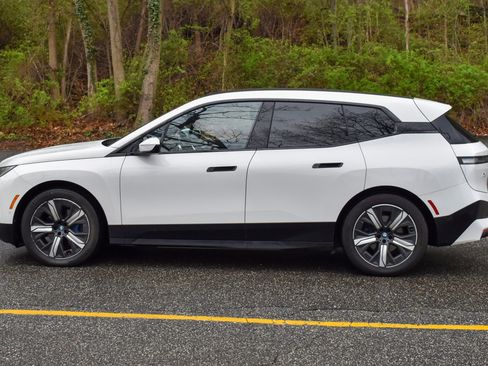 Used 2022 BMW iX xDrive50 w/ Premium Package image 4