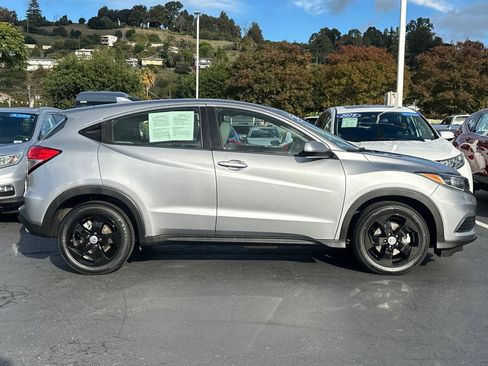 Certified 2022 Honda HR-V LX image 2