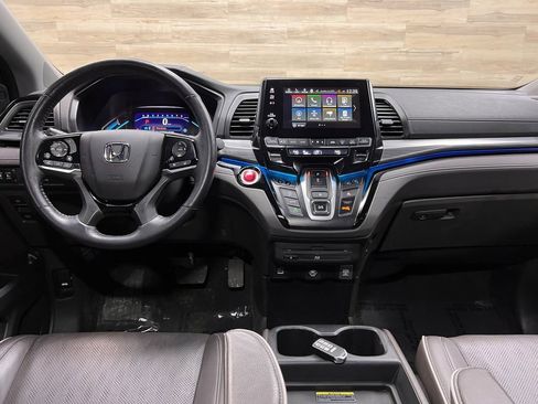 Used 2023 Honda Odyssey Elite image 2