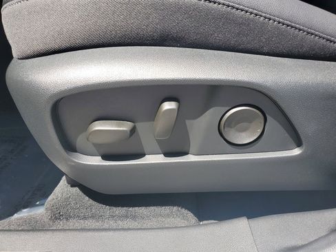 New 2026 Chevrolet Equinox LT w/ Convenience Package II FWD image 22