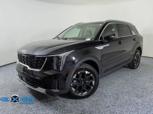 Used 2024 Kia Sorento S AWD/4WD image 3