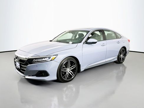 Used 2022 Honda Accord Touring image 3