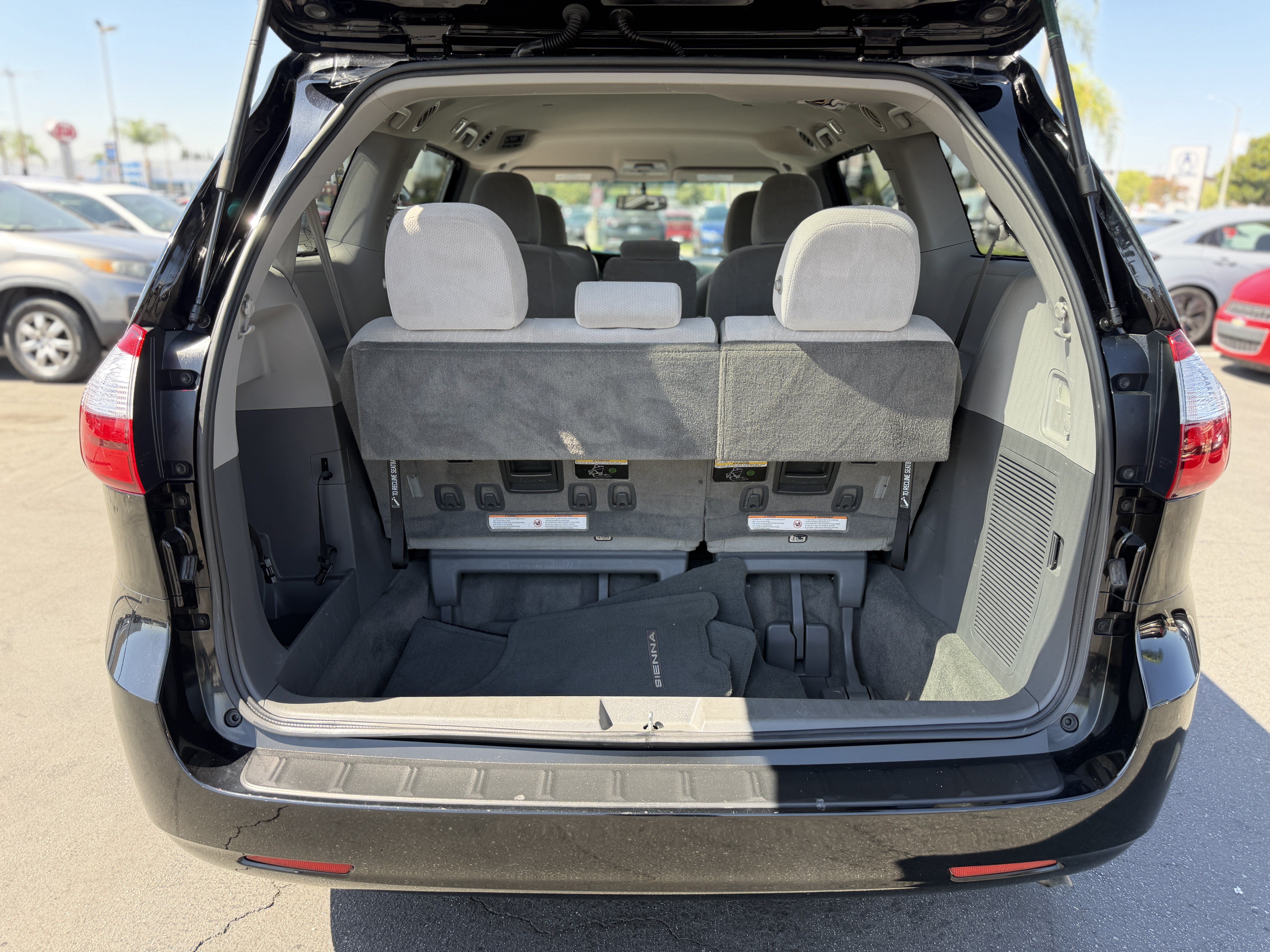 Used 2017 Toyota Sienna LE FWD image 10