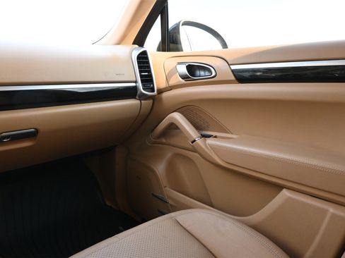 Used 2013 Porsche Cayenne S image 8