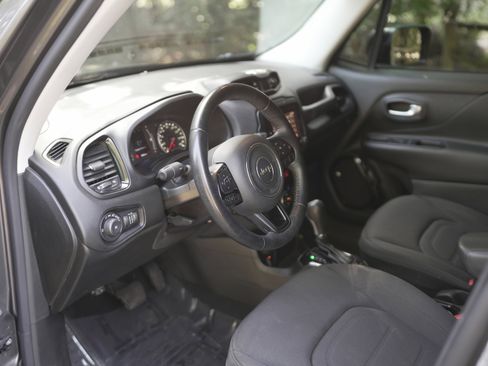 Used 2016 Jeep Renegade Latitude image 12