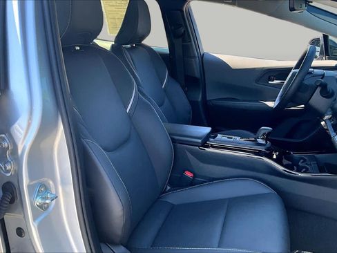 Used 2024 Toyota Prius XLE FWD image 9