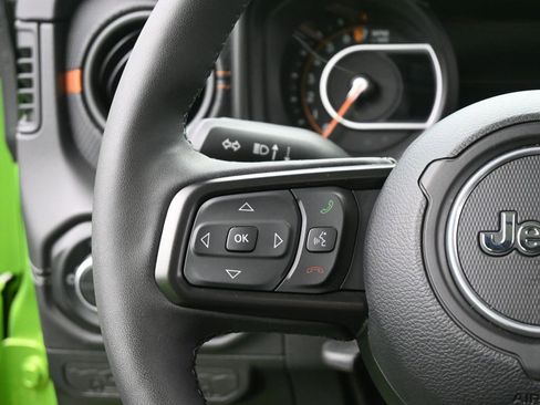 Used 2025 Jeep Gladiator Mojave w/ Safety Group image 30