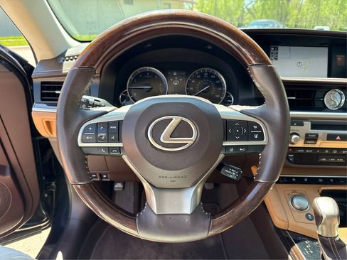 Used 2018 Lexus ES 350 w/ Luxury Package w/Wood Trim FWD image 18