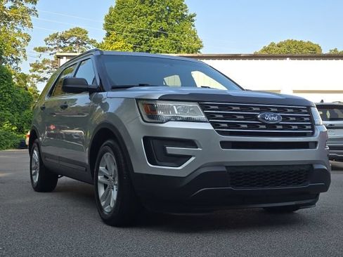 Used 2017 Ford Explorer FWD image 8