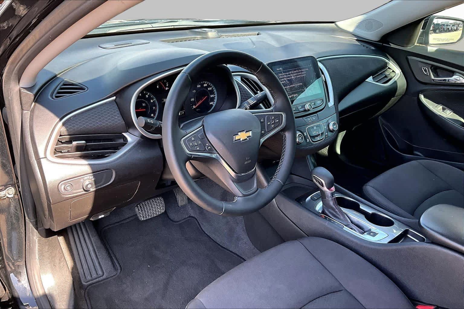 Used 2024 Chevrolet Malibu RS FWD image 17