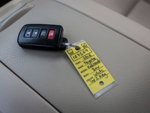 Used 2016 Toyota Highlander Limited FWD image 69