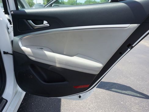 Used 2021 Genesis G70 2.0T RWD image 11