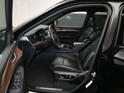 Used 2025 Jeep Grand Cherokee Summit AWD/4WD image 16