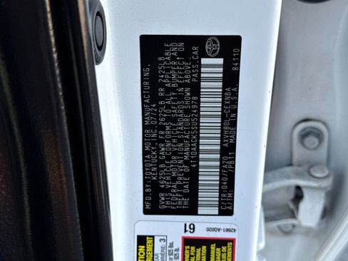 Used 2025 Toyota Camry LE FWD image 32