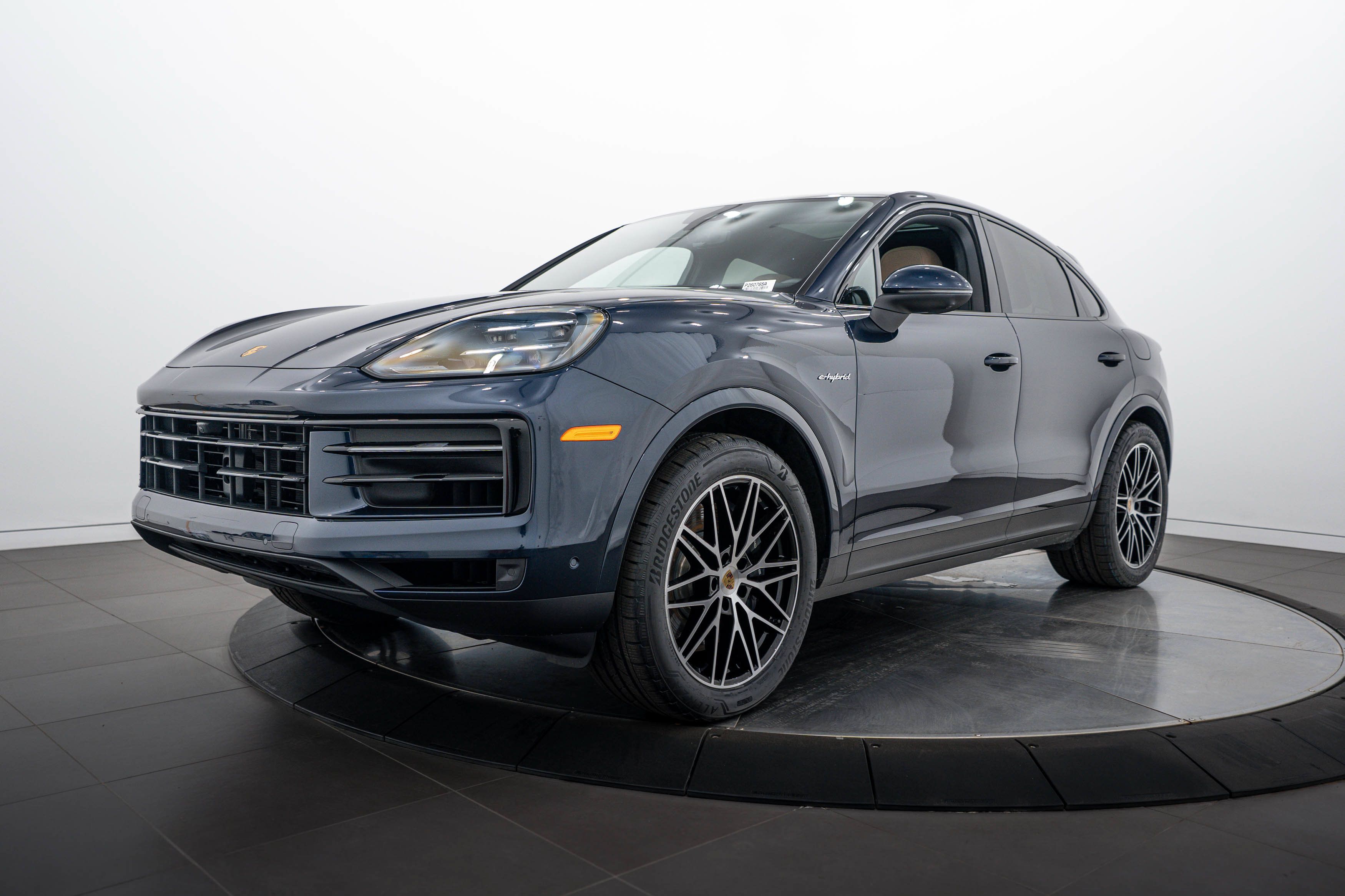 Certified 2024 Porsche Cayenne Coupe AWD/4WD image 1