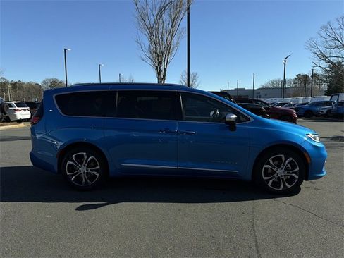 New 2026 Chrysler Pacifica Pinnacle image 13