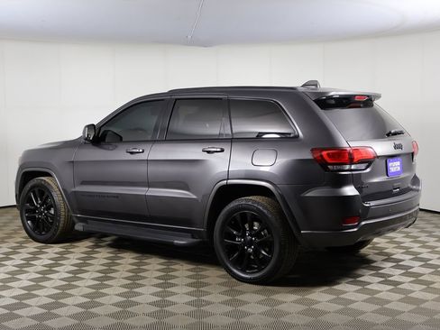 Used 2018 Jeep Grand Cherokee Altitude image 8