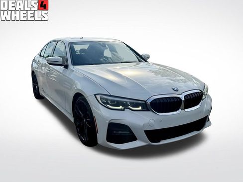 Used 2021 BMW 330i Sedan w/ M Sport Package RWD image 3