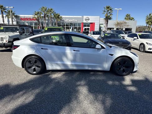 Used 2023 Tesla Model 3 Standard Range image 2