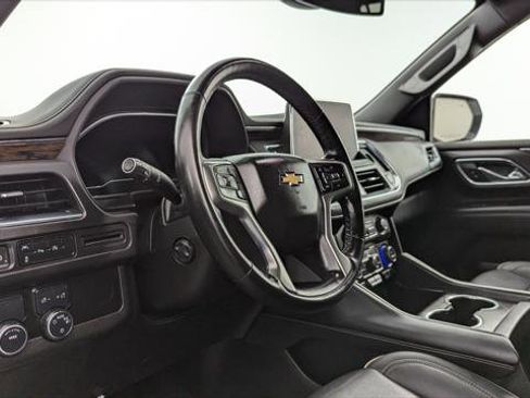 Used 2023 Chevrolet Suburban Premier image 24