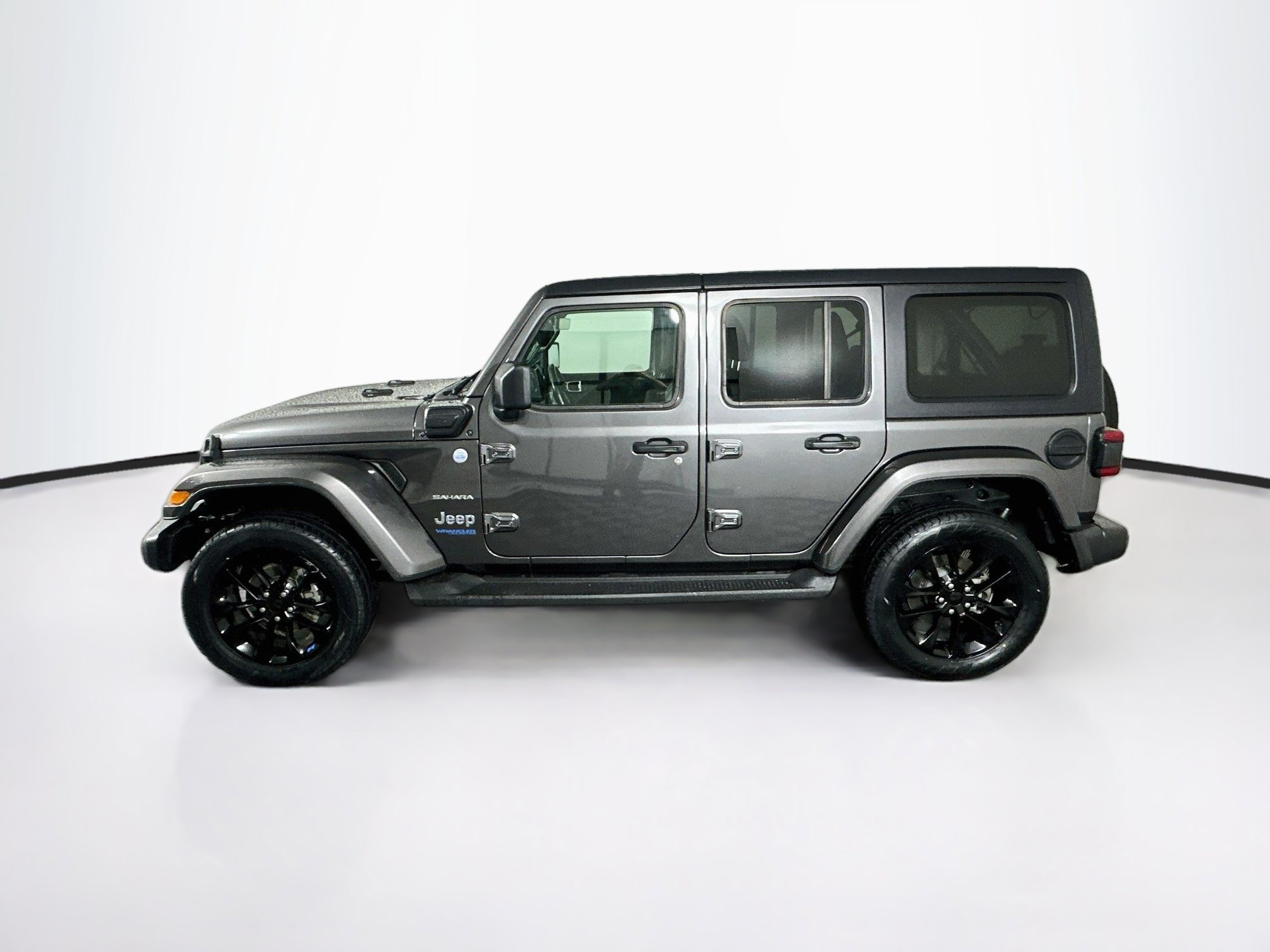 Used 2022 Jeep Wrangler Unlimited Sahara w/ Cold Weather Group AWD/4WD image 4