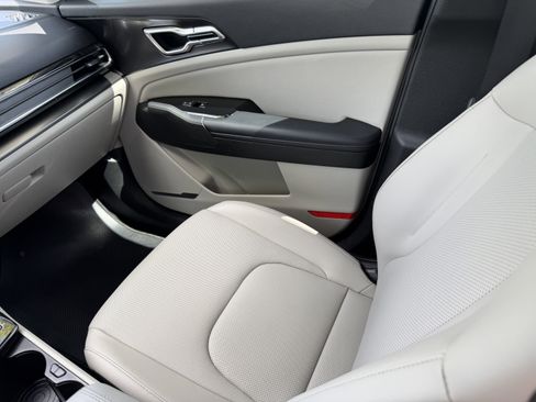 Certified 2023 Kia Sportage EX image 14