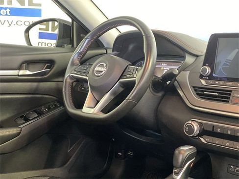 Used 2024 Nissan Altima 2.5 SR image 14