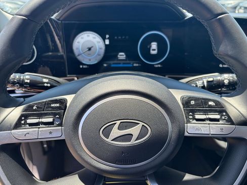 Used 2025 Hyundai Elantra SEL FWD image 28
