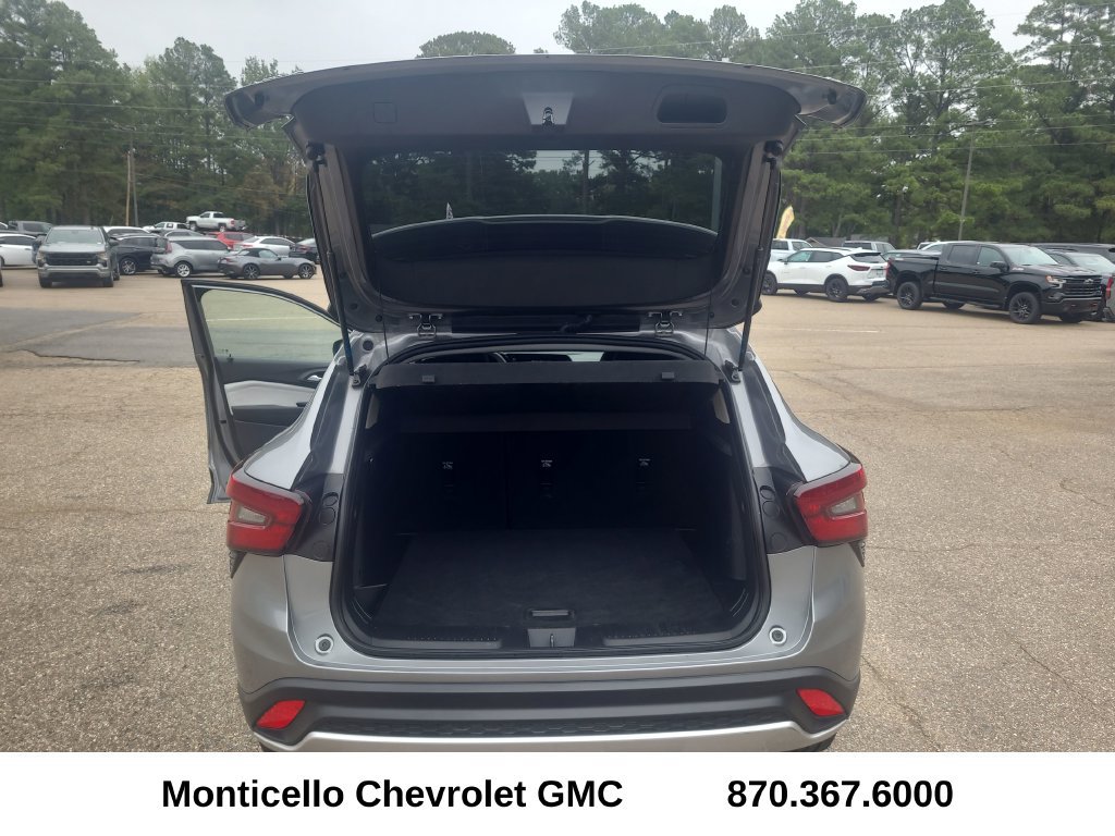 Used 2025 Chevrolet Trax LT FWD image 28