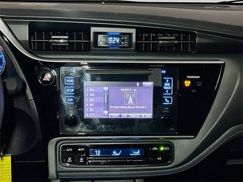 Used 2017 Toyota Corolla SE image 29