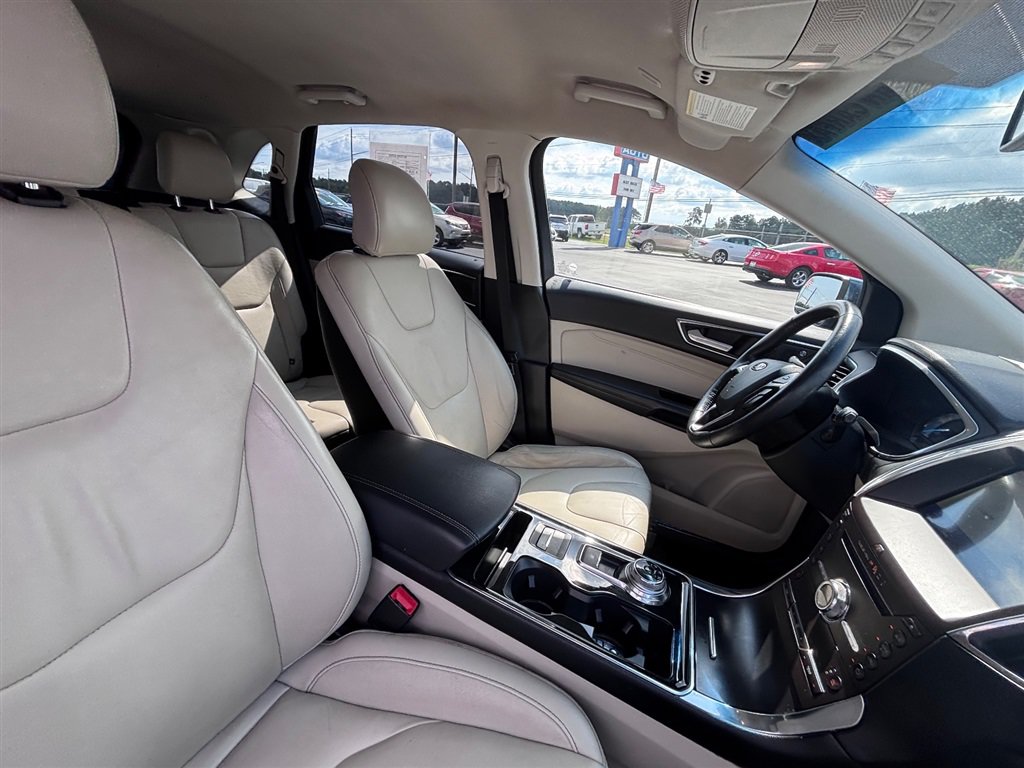 Used 2019 Ford Edge Titanium w/ Cargo Accessory Package FWD image 28
