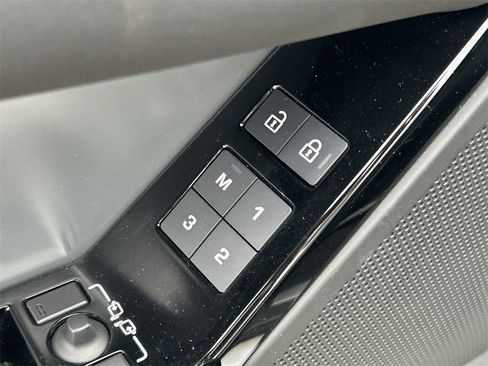 Used 2025 Land Rover Range Rover Velar S image 25