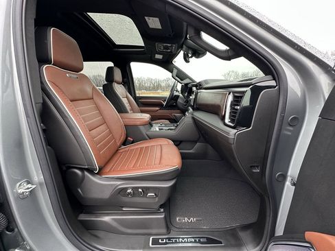 Used 2025 GMC Sierra 3500 Denali Ultimate image 16