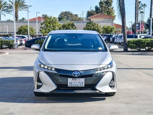 Used 2019 Toyota Prius Prime Advanced image 2