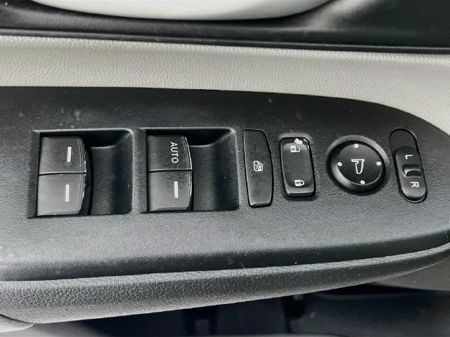 Used 2019 Honda CR-V LX image 12