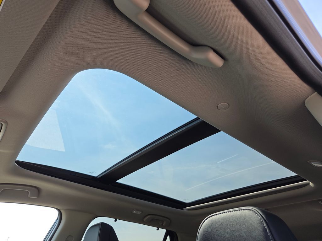 New 2026 Honda Pilot Touring image 3