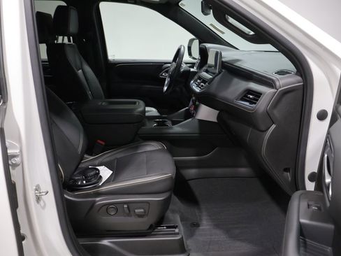 Used 2021 GMC Yukon XL SLT w/ SLT Premium Package image 26