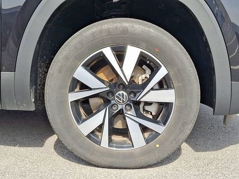 Used 2023 Volkswagen Atlas Cross Sport SE image 9