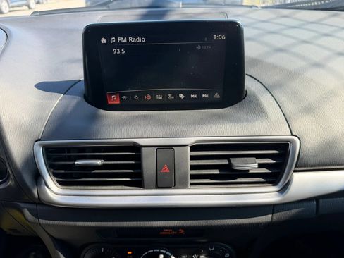 Used 2018 MAZDA MAZDA3 Sport FWD image 18