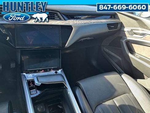Used 2019 Audi e-tron Prestige w/ Prestige Package image 23