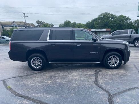 Used 2018 GMC Yukon XL SLT w/ Open Road Package AWD/4WD image 3