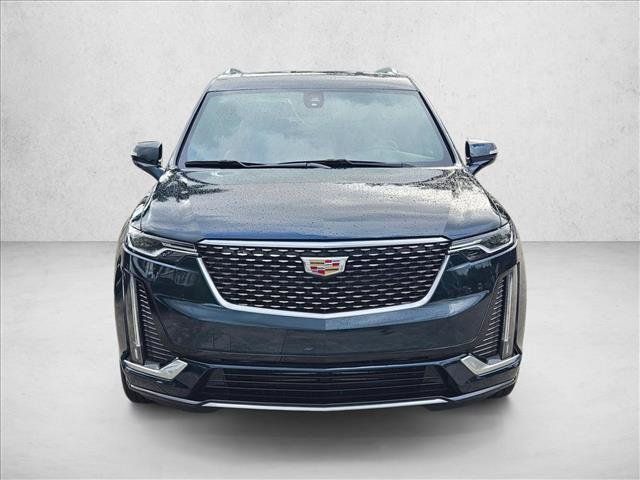 Used 2025 Cadillac XT6 Luxury FWD image 2