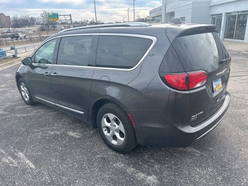 Used 2017 Chrysler Pacifica Touring-L Plus image 8