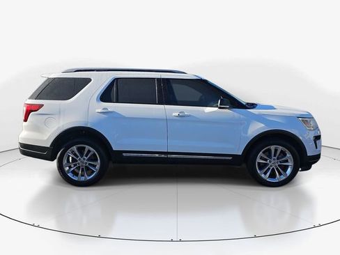 Used 2018 Ford Explorer XLT w/ Equipment Group 202A image 8