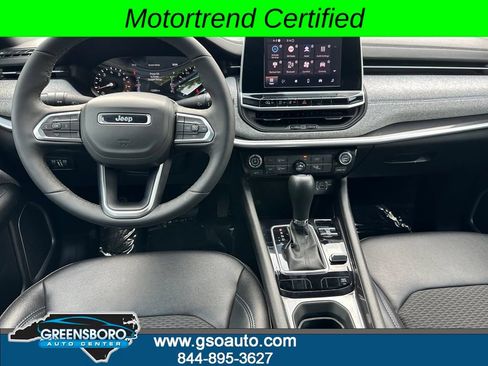 Used 2025 Jeep Compass Latitude AWD/4WD image 4